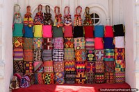 Hippie bolsas de hombro en colores brillantes, comprar uno de la calle en Cartagena. Colombia, Sudamerica.