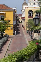 Las calles estrechas y de gran apariencia de Cartagena, vista desde la parte superior de la pared. Colombia, Sudamerica.