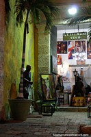 Getsemani Vivo, galeria de arte junto de Praça Trinidad em Cartagena. Colômbia, América do Sul.