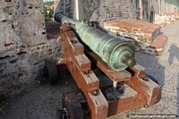 An old bronze cannon ready to blast any pirates at sea, San Felipe Castle, Cartagena. Colombia, South America.