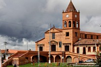 Parroquia Nuestra Senora das Nieves (1572), grande igreja de tijolo vermelha em Tunja, monumento nacional. Colômbia, América do Sul.