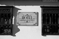 A fotografia preta e branca em Villa de Leyva ajusta o personagem das ruas. Colômbia, América do Sul.