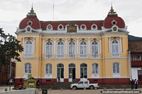 Versão maior do Paço do concelho em Zipaquira, edifïcio de governo histórico na praça pública principal.