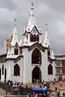 Basílica Inmaculada Concepción, iglesia neogótica iniciada en 1903 y inaugurada en 1921 en Manizales. Colombia, Sudamerica.
