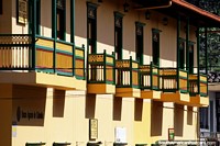 Versão maior do O Hotel Balcones no Jardin, assim chamado devido às suas varandas, uma característica desta pacífica cidade cafeteria.