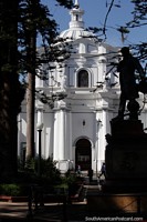 Catedral Basílica de Nossa Senhora da Assunção, impressionante igreja branca em Popayan. Colômbia, América do Sul.