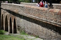 Versión más grande de Puente Humilladero, construido con 11 arcos a mediados del siglo XIX en Popayán.