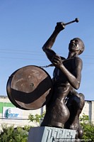 Baterista de bronze, monumento com músicos em Monteria. Colômbia, América do Sul.
