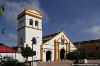 Igreja Santo Domingo em Mompos (1545), desabada em 1845 e restaurada em 1855, permanece até hoje. Colômbia, América do Sul.