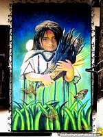 Niña sostiene mazorcas de maíz en un campo de mariposas, gran mural callejero en San Agustín. Colombia, Sudamerica.