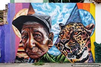 Homem e um tigre, grande arte de rua da Arte Jesus Parra em Villa del Rosario, Cucuta. Colômbia, América do Sul.