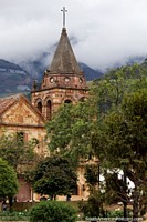 Catedral de Santa Clara em Pamplona fundada em 1584, feita de pedra e que sobreviveu ao terremoto de 1875. Colômbia, América do Sul.