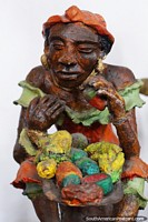 Homem com vegetais, obra de arte antiga em Santa Fe de Antioquia. Colômbia, América do Sul.