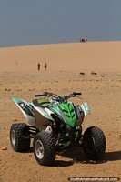 Rent a dune buggy to enjoy the sand dunes in Taroa.