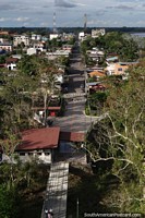A long street from the park up to the bridge in Coca.
