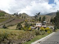 O laço Quilotoa entre Pujili e Zumbahua tem o cenário atordoante! Equador, América do Sul.