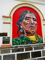 Versión más grande de Dolores Cacuango (1881-1971) pintura mural en Cayambe, movimiento de derechos indígena.