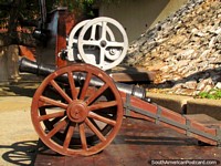 Um de muitos canhões no museu de forte em colina de Santa Ana, Guayaquil. Equador, América do Sul.