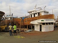 El área de construcción del barco en la playa en Tarqui en Manta. Ecuador, Sudamerica.