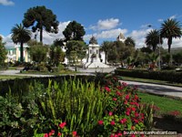 Os belos jardins em Parque Vicente Leon em Latacunga. Equador, América do Sul.