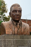 Dr. Alfredo Noboa Montenegro, busto en Guaranda, cuenta con un hospital que lleva su nombre. Ecuador, Sudamerica.