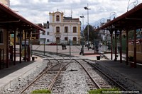 Olhar da estação de trem fora a Praça Eloy Alfaro em Riobamba. Equador, América do Sul.