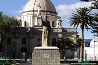 Larger version of Juan Velasco (1910-1977) statue at Parque de la Libertad in Riobamba, a Peruvian General.