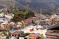 Vista de la plaza de Jesús Camanero desde lo alto de la zona, del mercado en Alausí. Ecuador, Sudamerica.