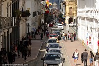 Examine abaixo a rua em Cuenca, grande viso com a igreja de San Blas na distncia. Equador, Amrica do Sul.