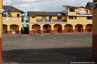 Plaza Dominical en Cayambe, donde tienen mercados y eventos como rodeos. Ecuador, Sudamerica.