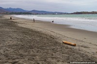 Playa de Pedernales, se ve bastante bien desde donde estoy parado. Ecuador, Sudamerica.