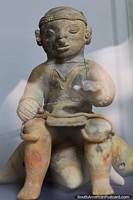 Antiguos trabajos de cerámica encontrados en la costa en el estado de Manabi, exhibidos en el Museo de Jama. Ecuador, Sudamerica.