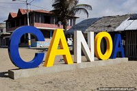 Em caso de que esquece onde é, os lugares no Equador têm grandes sinais dizendo você, Canoa. Equador, América do Sul.