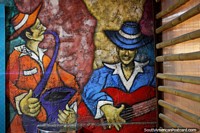 Homem em terno cor de laranja com saxofone purpúreo, homem em terno azul com violão vermelho, mural em Montanita. Equador, América do Sul.
