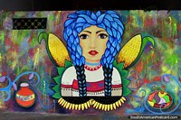 Versión más grande de Mujer con cabello frondoso azul y maíz dulce, arte callejero en Machala.
