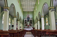 Dentro de la iglesia en Arcapamba, Iglesia de Fátima del Rosario. Ecuador, Sudamerica.