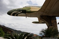 Monumento de avião de pessoa irascïvel em Malvas, 7 km de Zaruma, cidade próxima. Equador, América do Sul.