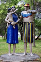 Monumento de Shuar em Loja, pessoas de Amazônia do Equador e o Peru, vivem entre o mato e oceano Pacïfico. Equador, América do Sul.