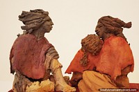 Versión más grande de Ceramica Raku, madre, padre y hijo por Guido Beltran, centro cultural, Loja.