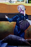 Versão maior do Mulher em azul com lenço de cabeça e bolsa sobre o seu ombro, arte de rua na Zamora.
