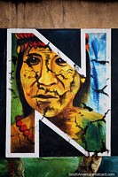Cara del hombre indígena, la letra N en Yantzaza, mural en el nuevo malecón. Ecuador, Sudamerica.