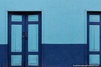 As ruas de Limon caracterizam-se por portas de madeira coloridas e edifïcios. Equador, América do Sul.