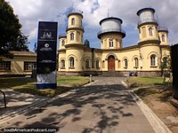 O Observatório de astronomia de Quito, abra-se na segunda-feira-sábado, observação da noite na terça-feira-quinta-feira, Parque La Alameda.