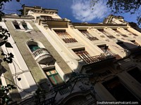 Quito tem fachadas históricas assombrosas e arquitetura, explorar a cidade e goste. Equador, América do Sul.