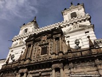 Construida entre 1540-1580 con las torres reconstruidas en 1893, la iglesia de San Francisco en Quito. Ecuador, Sudamerica.