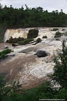 Lunes de Salto, la respuesta de Paraguay a Iguaz en Ciudad del Este. Paraguay, Sudamerica.