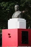 Verso maior do Plaza Juan E. O'Leary em Assuno, escritor, poeta e poltico (1879-1969).