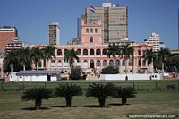 Larger version of Presidents palace in Asuncion - Palacio de Lopez.