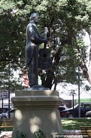 Larger version of Monument of a man holding a guitar in Asuncion.