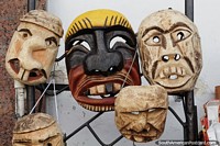 Mscaras talladas en madera a la venta en la calle de Asuncin. Paraguay, Sudamerica.